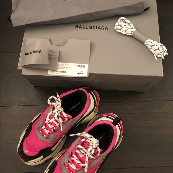 Balenciaga triple s sneakers - Picture 1 of 3